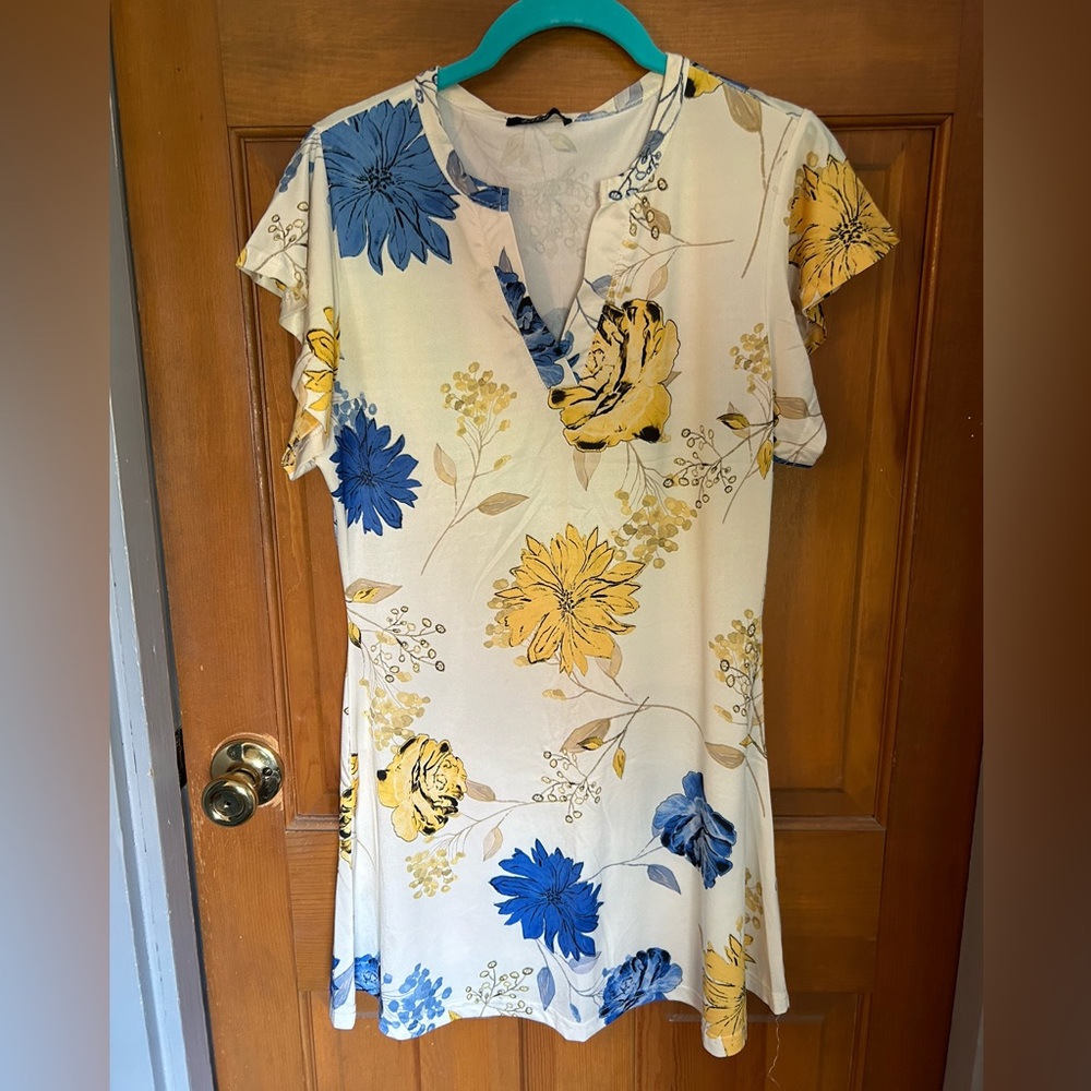 Silky Tunic size Small
